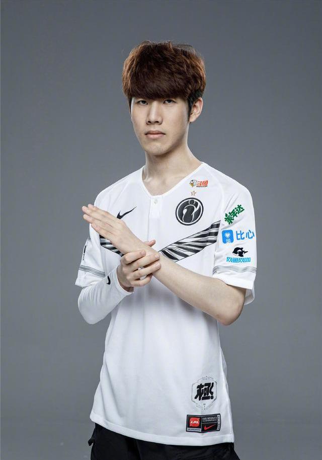 球场边第一 球场边第一